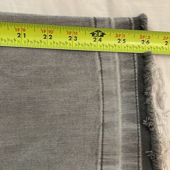 Democracy Ab Solution Gray Cropped Denim Jeans with Frayed Hem Womens Size 16 - Picture 12 of 13